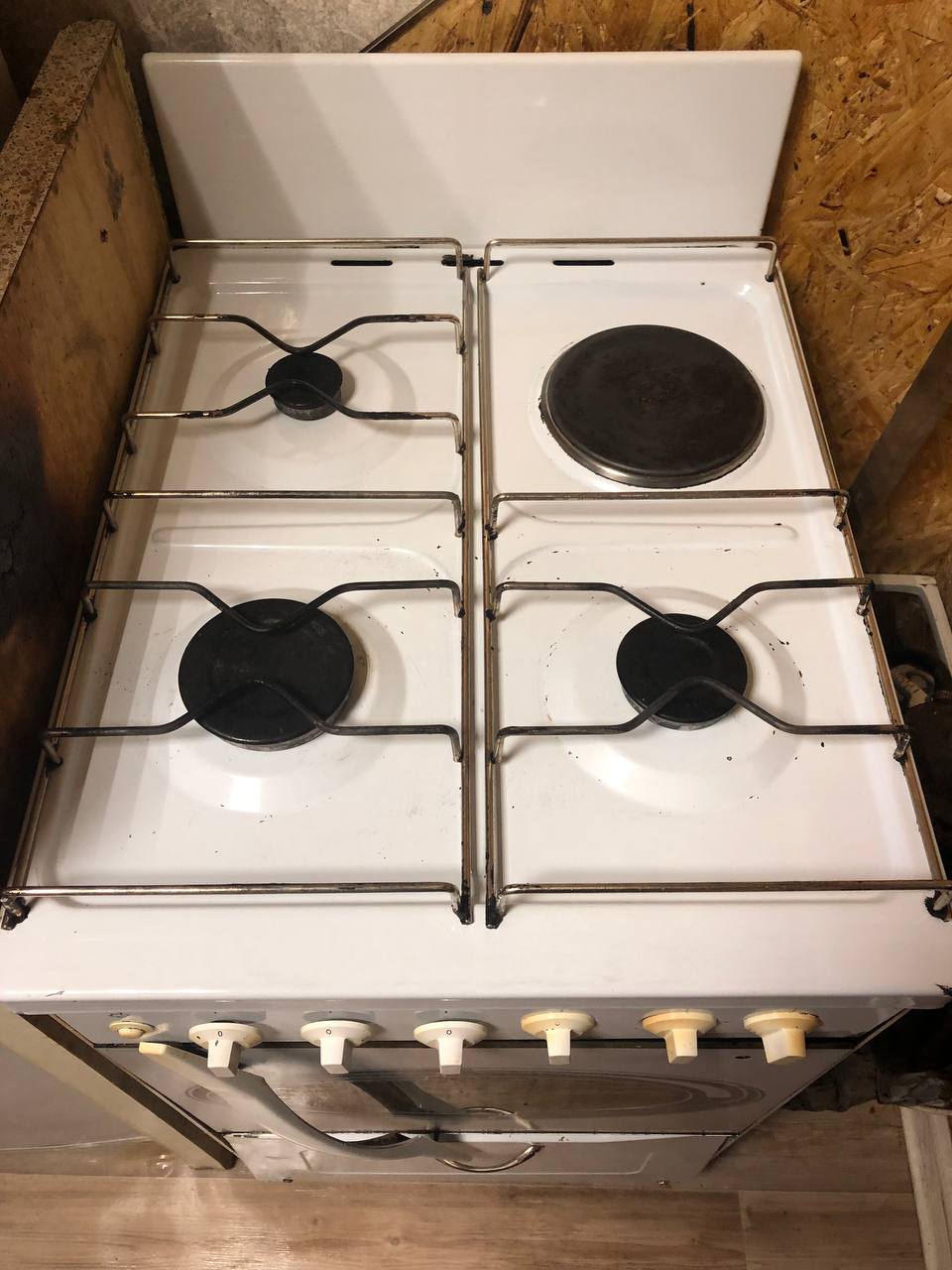 Чистая плита после уборки